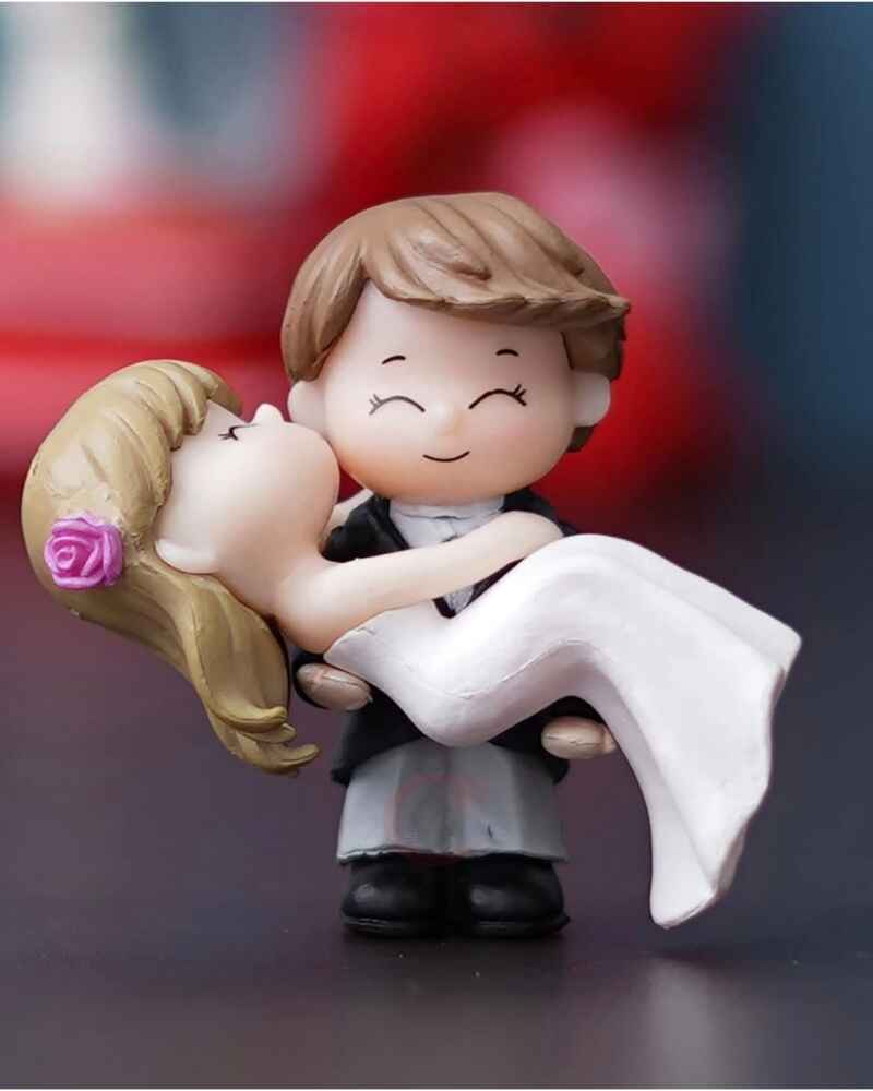 eCraftIndia resin romantic couple statue bride groom kissing decorative showpiece Valentine gift for girlfriend wife